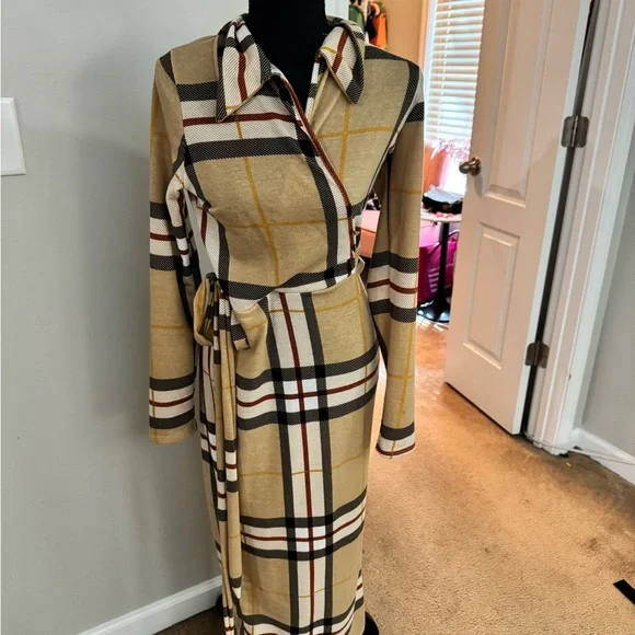 Plaid Long Sleeve Slim Fitted Belted Dress NWOT - Picture 3 of 9